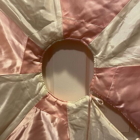 Tree Skirt Vintage Pink and White Satin with a Lace Border 40 inches Round - Picture 10 of 16